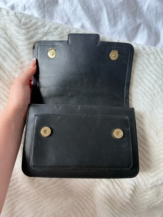 Michael Kors Black Leather Shoulder Bag with Gold Chain Strap - Picture 4 of 4